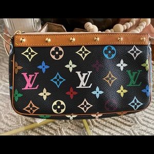 Louis Vuitton multi color pochette🌸